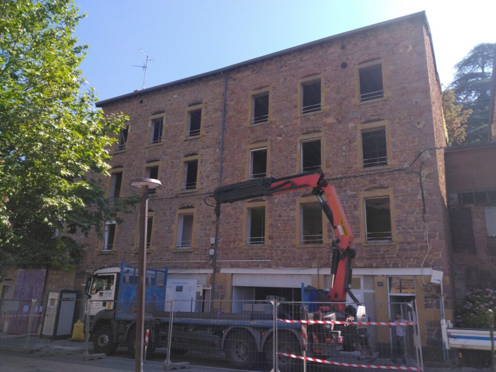 Thizy-les-Bourgs — Rénovation du bâtiment