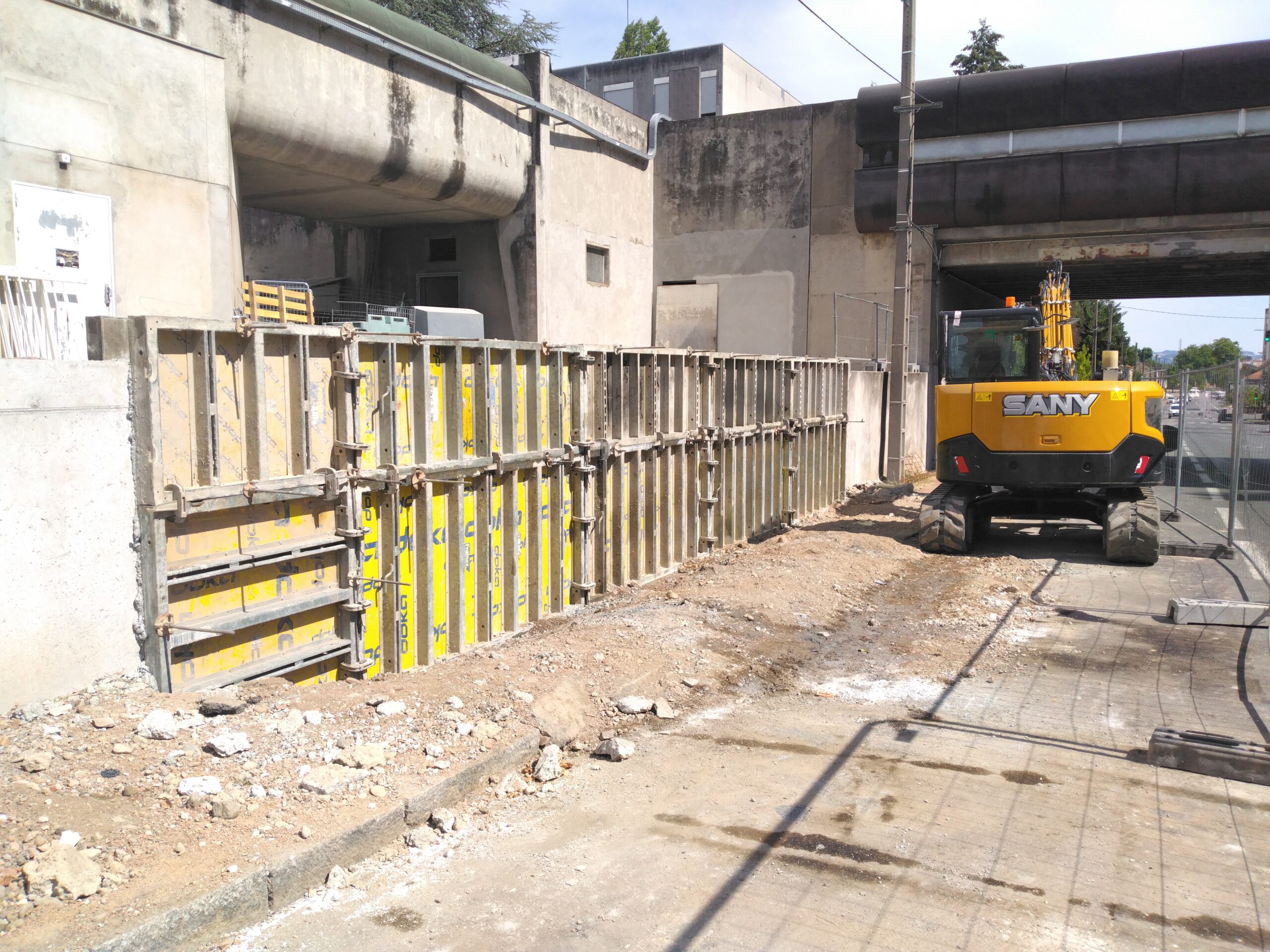 Boulevard Palissy, Roanne — Réalisation d'un mur